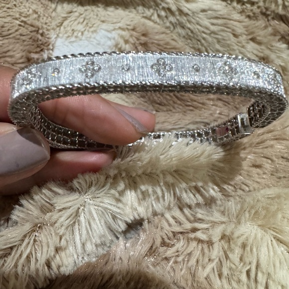 Roberto Coin Princess Diamond Bangle Bracelet 18K White Gold. - Picture 4 of 16